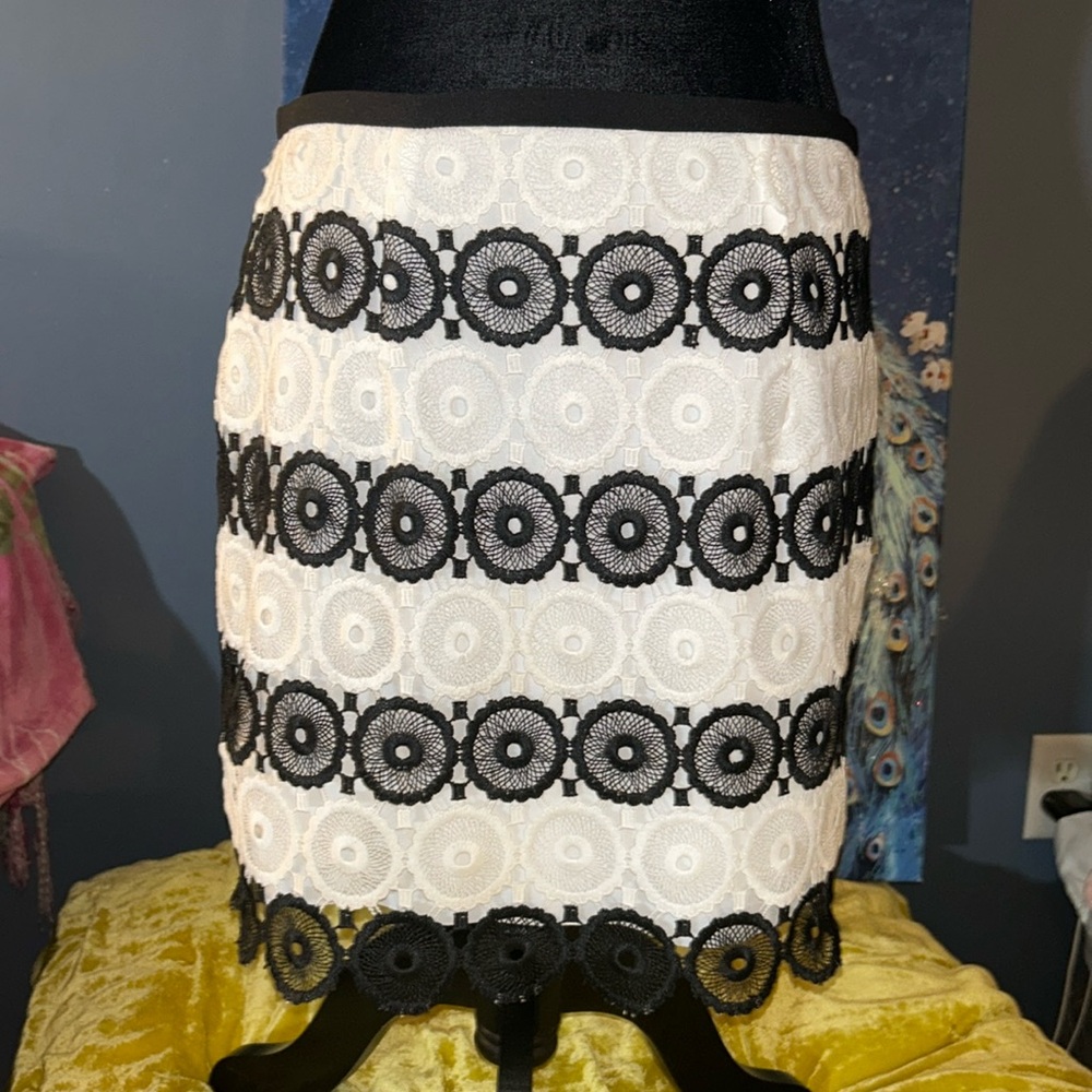 Karl Lagerfeld Size 6 Lace Mini Skirt